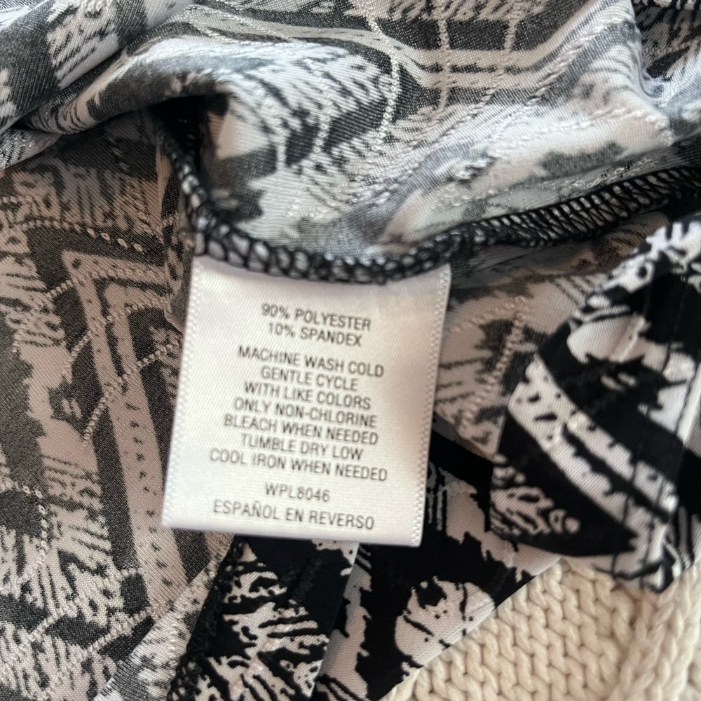 JM Collection Petite Black and White Graphic Textured Blouse Size XS - Picture 7 of 10
